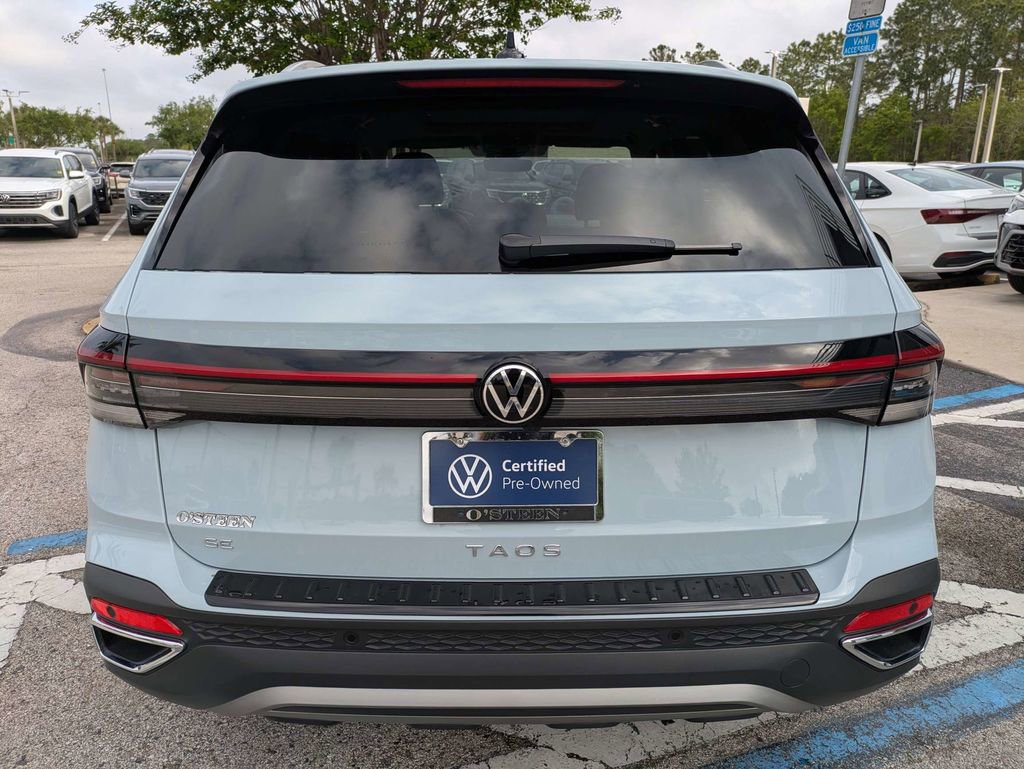 Certified 2025 Volkswagen Taos SE w/ Panoramic Sunroof Package image 5
