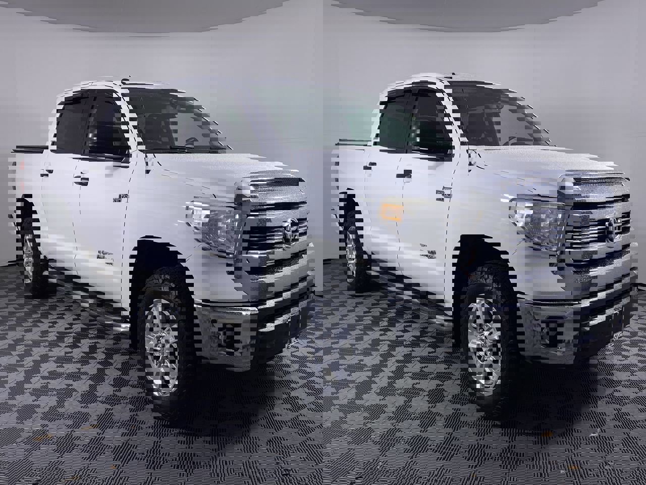 Used 2017 Toyota Tundra SR5 w/ SR5 Upgrade Package AWD/4WD image 18