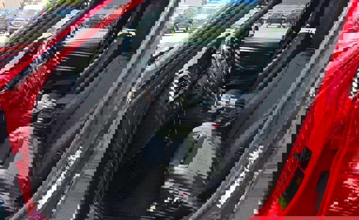 Used 2018 BMW 340i Sedan w/ Premium Package image 3