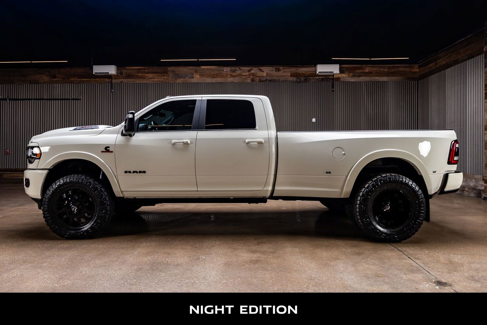 Used 2024 RAM 3500 Limited w/ Night Edition AWD/4WD image 6