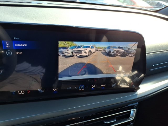 New 2027 Chevrolet Traverse LT w/ Sun and Wheel Package FWD image 14