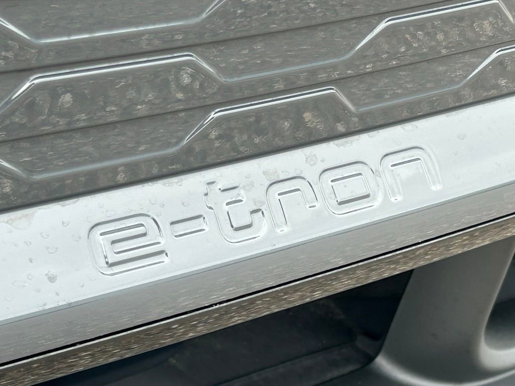 Used 2025 Audi Q6 e-tron Premium Plus w/ Premium Plus image 47