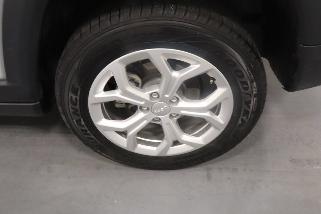 Used 2024 Jeep Compass Latitude AWD/4WD image 24
