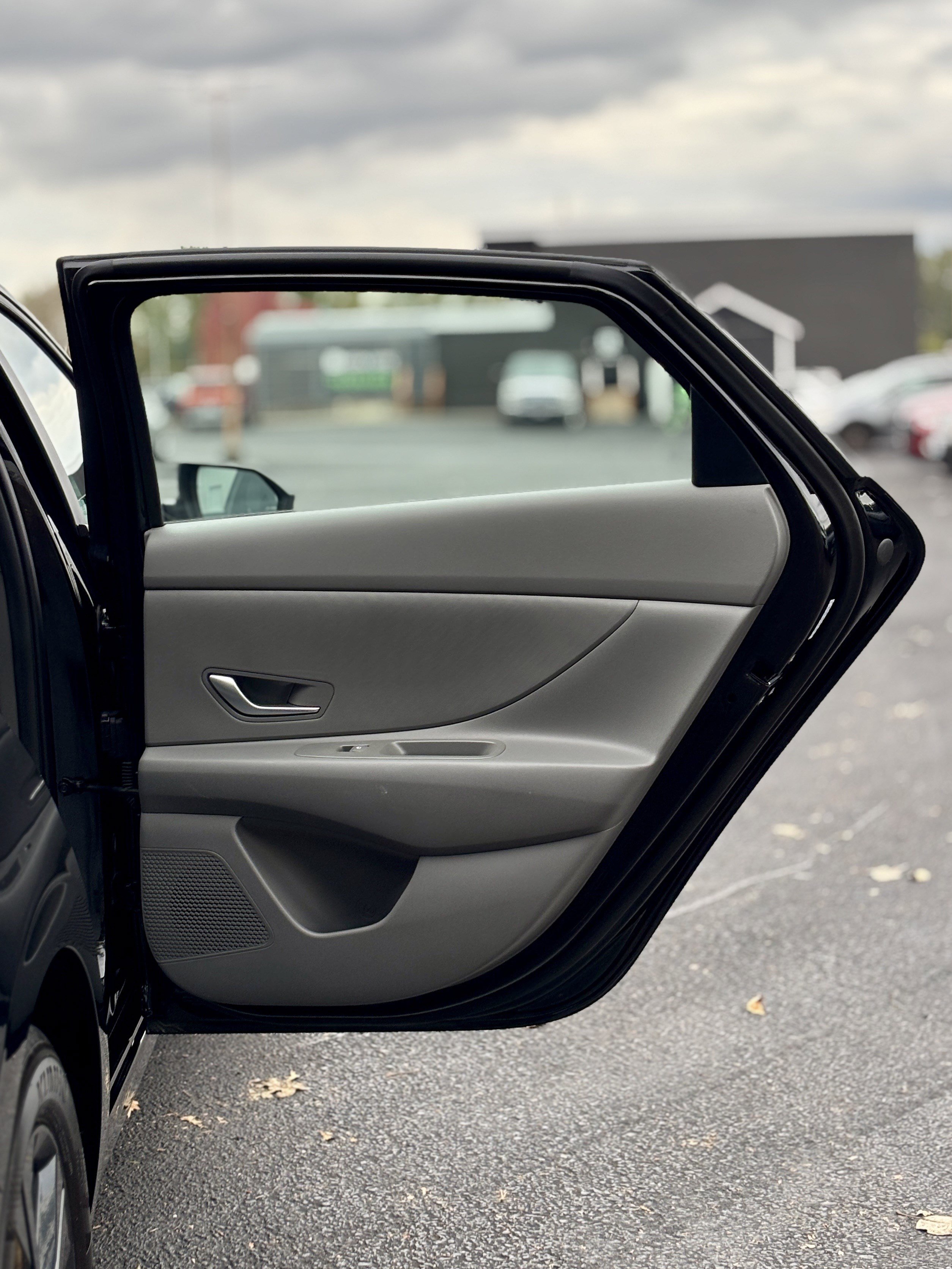 Used 2023 Hyundai Elantra SEL w/ Cargo Package image 14