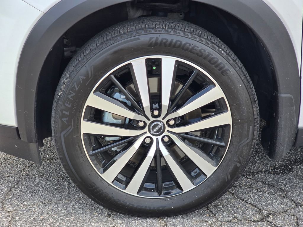 Used 2025 Nissan Pathfinder Platinum AWD/4WD image 12