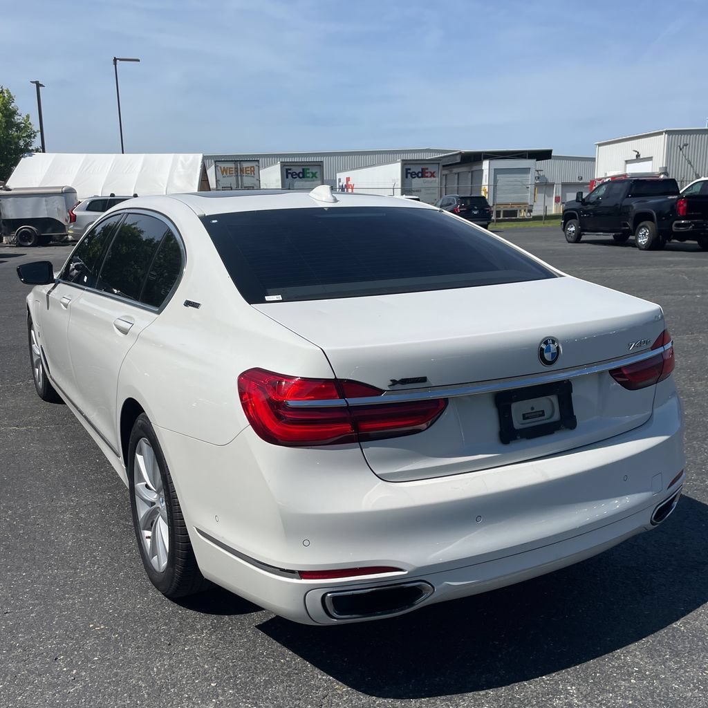Used 2018 BMW 740e xDrive AWD/4WD image 2