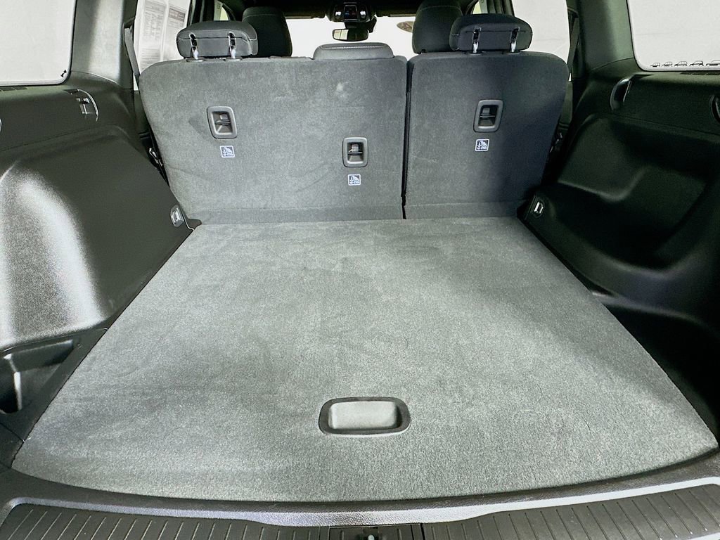 Certified 2024 Jeep Grand Cherokee Laredo w/ Luxury Tech Group I image 37