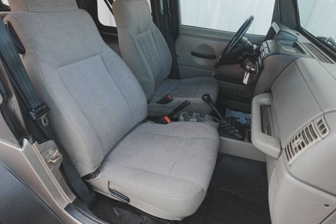 Used 2003 Jeep Wrangler X image 18