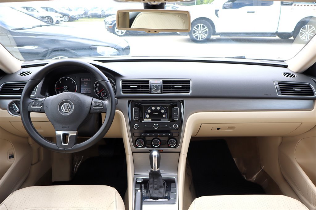 Used 2014 Volkswagen Passat TDI SE FWD image 12