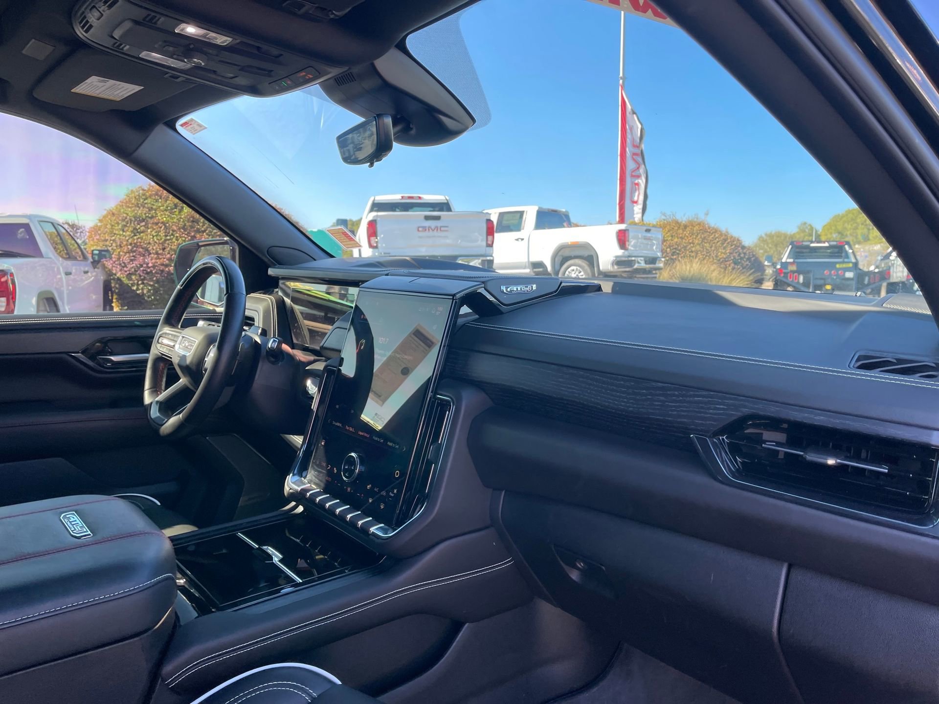 Used 2025 GMC Yukon XL AT4 Ultimate image 28