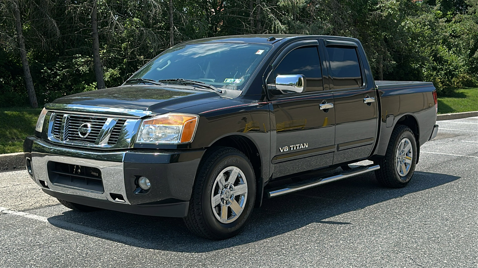 Used 2014 Nissan Titan SV image 2