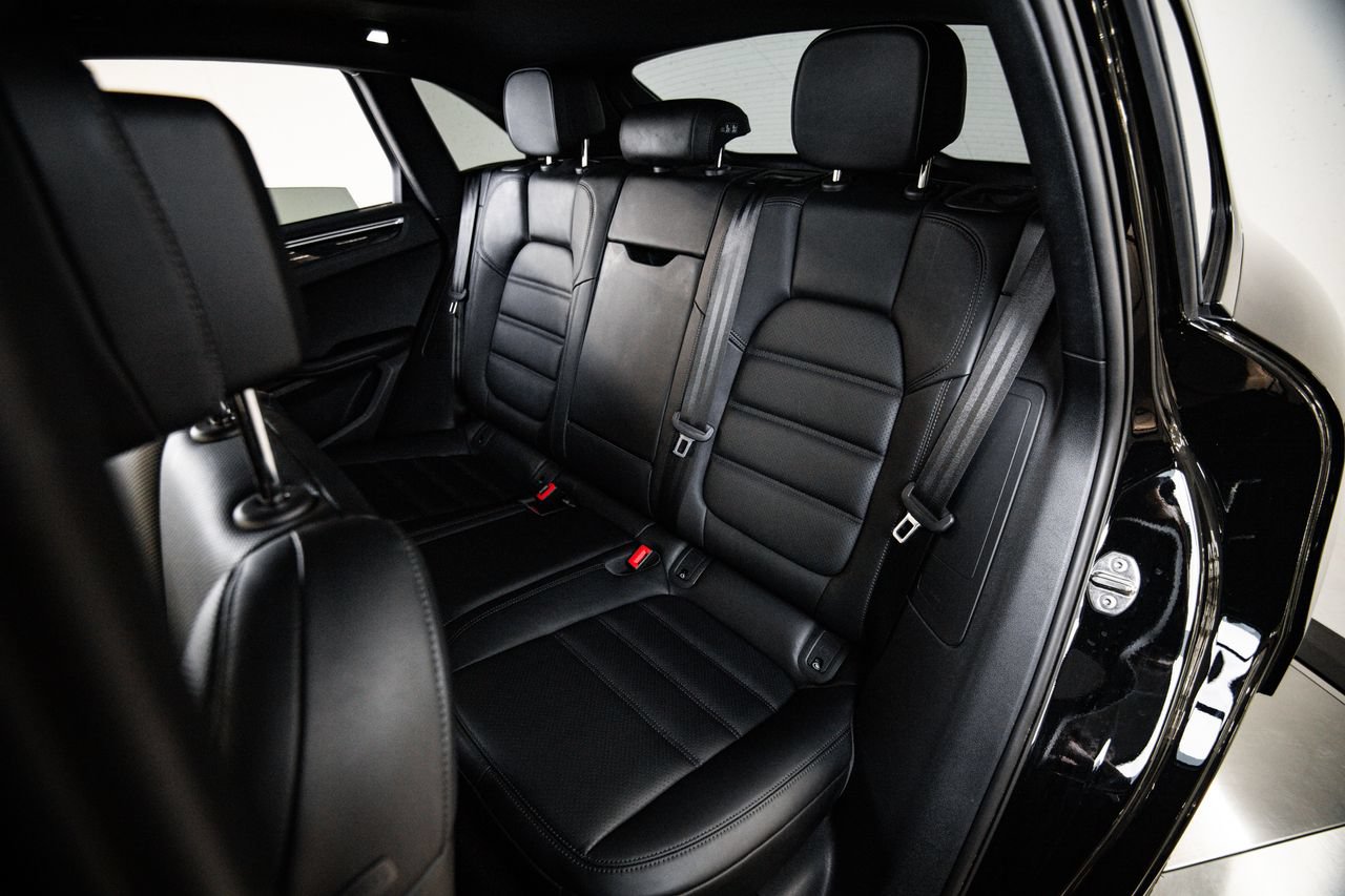 Certified 2024 Porsche Macan AWD/4WD image 24
