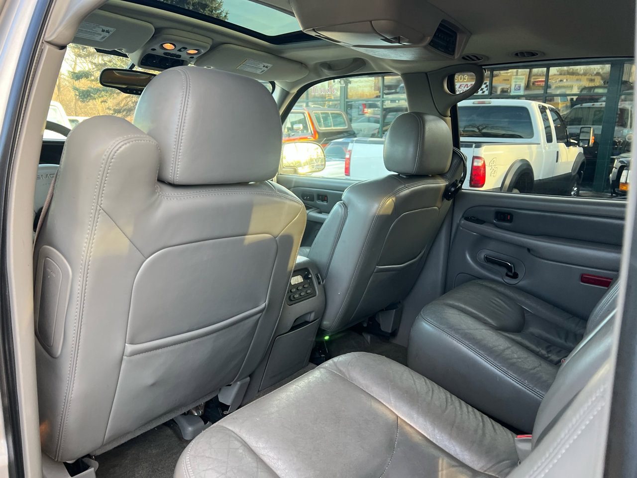 Used 2006 GMC Yukon XL Denali image 12