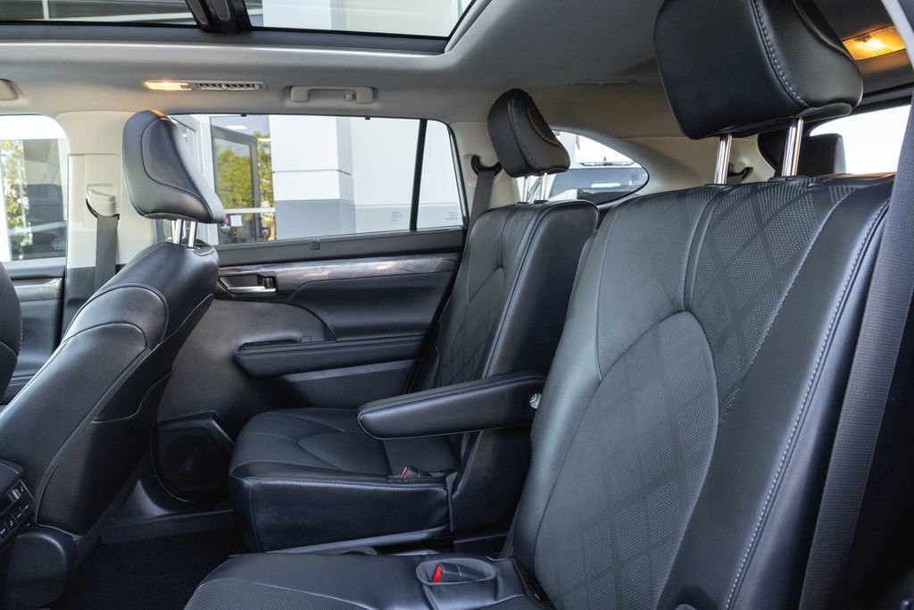 Used 2023 Toyota Highlander Platinum image 27