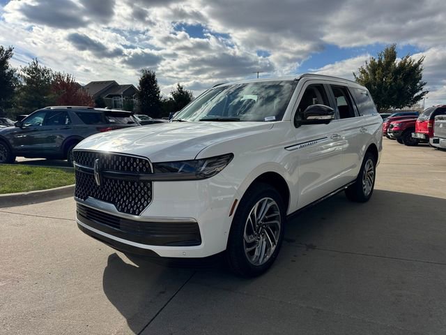 New 2025 Lincoln Navigator Reserve image 3