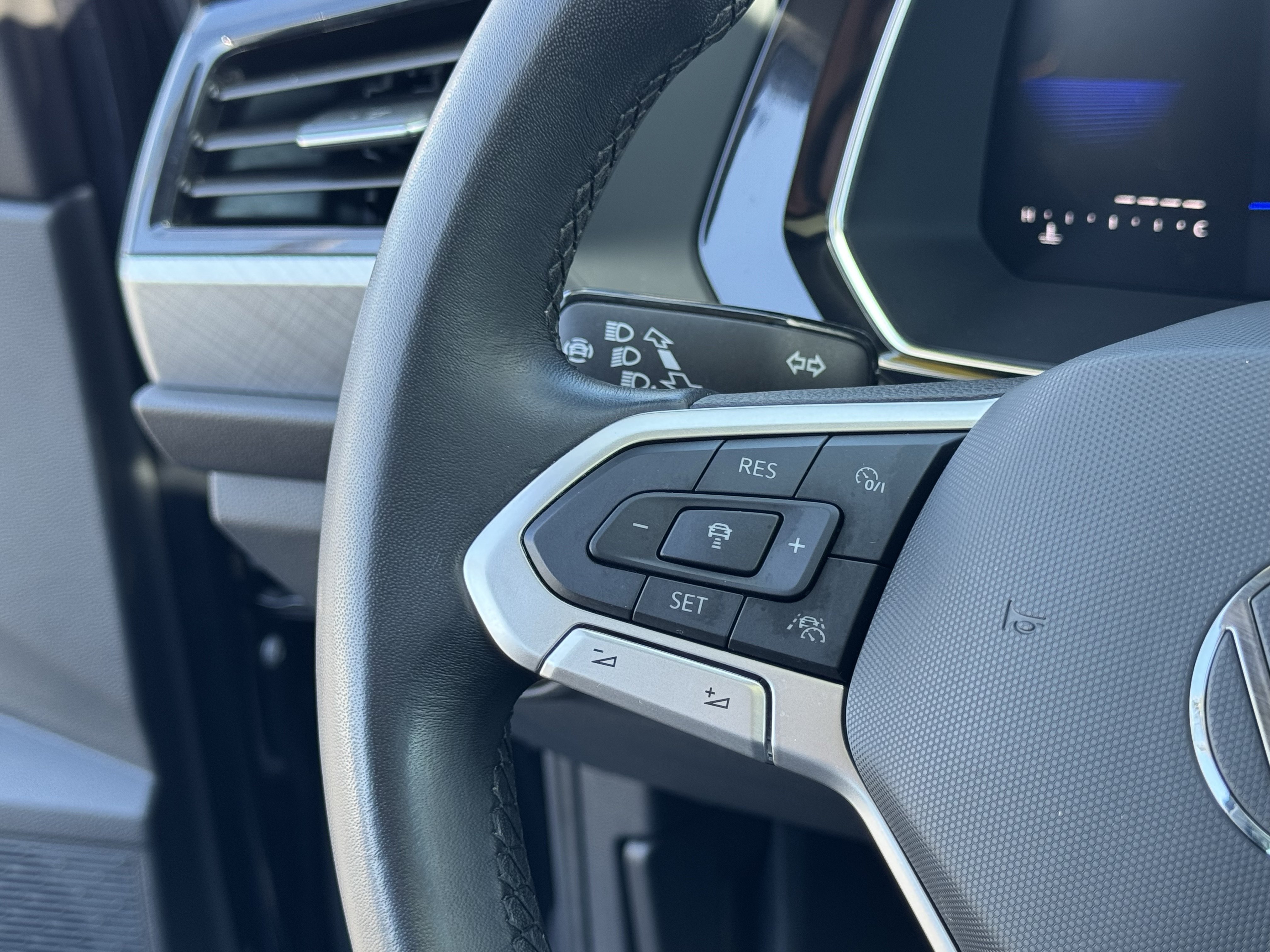 Certified 2024 Volkswagen Jetta SE FWD image 18