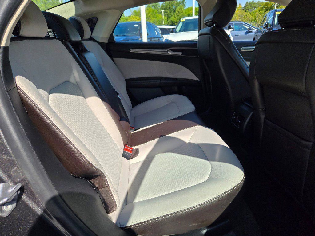 Used 2020 Ford Fusion SE w/ Equipment Group 151A image 8