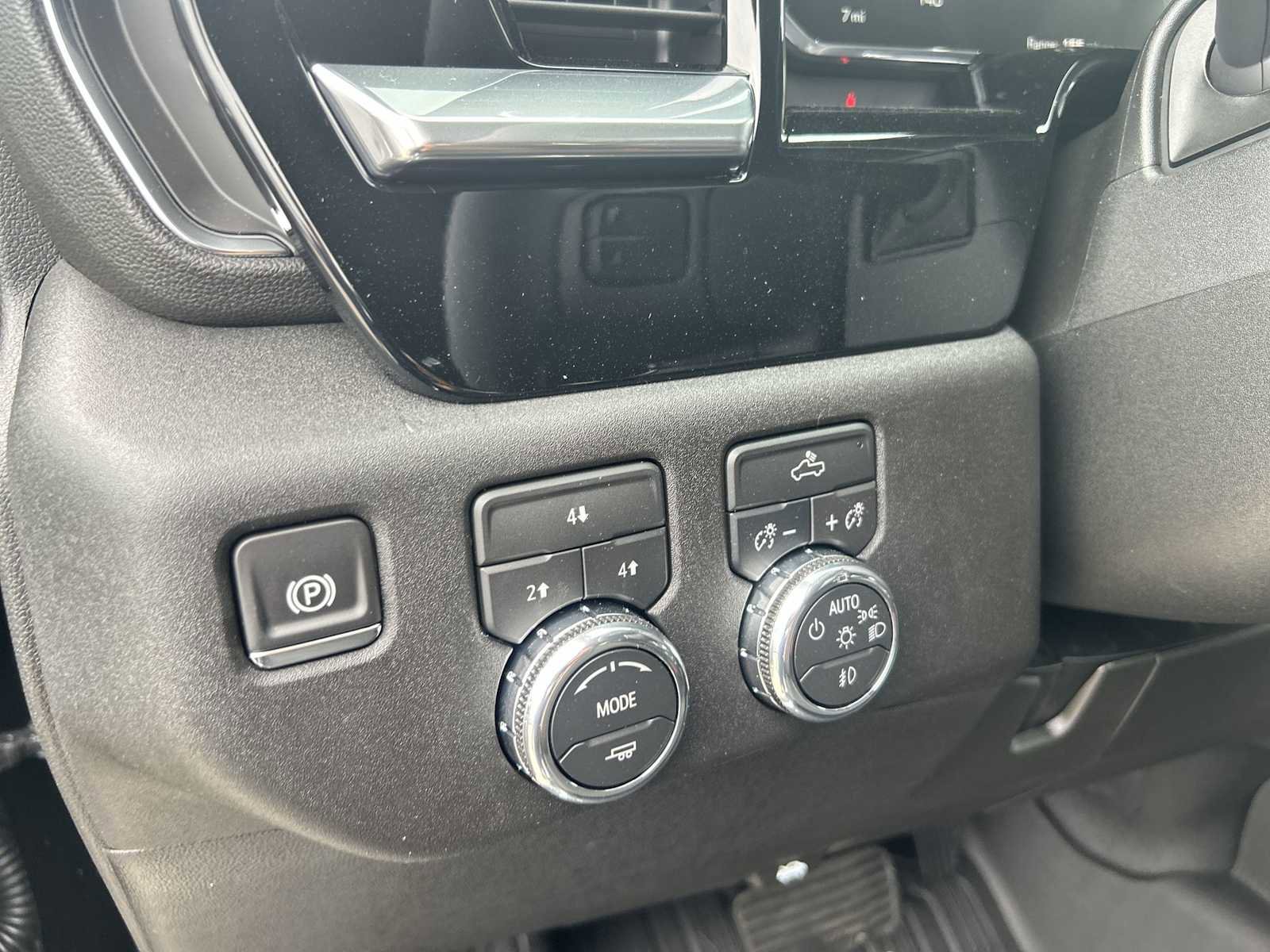 New 2026 GMC Sierra 2500 SLE image 17