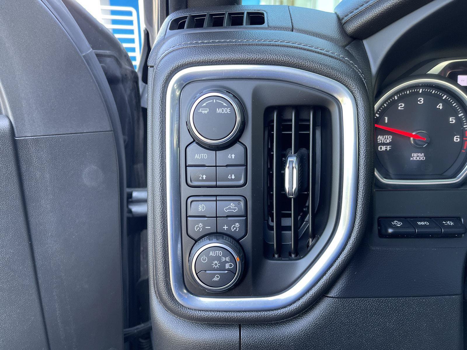 Used 2020 Chevrolet Silverado 1500 High Country w/ Technology Package AWD/4WD image 18