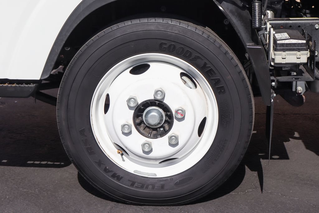 Used 2024 Isuzu NPR RWD image 35