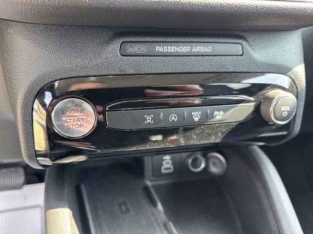 Used 2025 Ford Escape Platinum AWD/4WD image 22