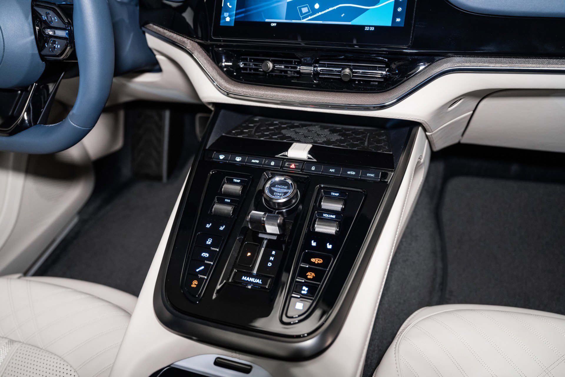 Used 2025 Aston Martin DBX 707 image 29