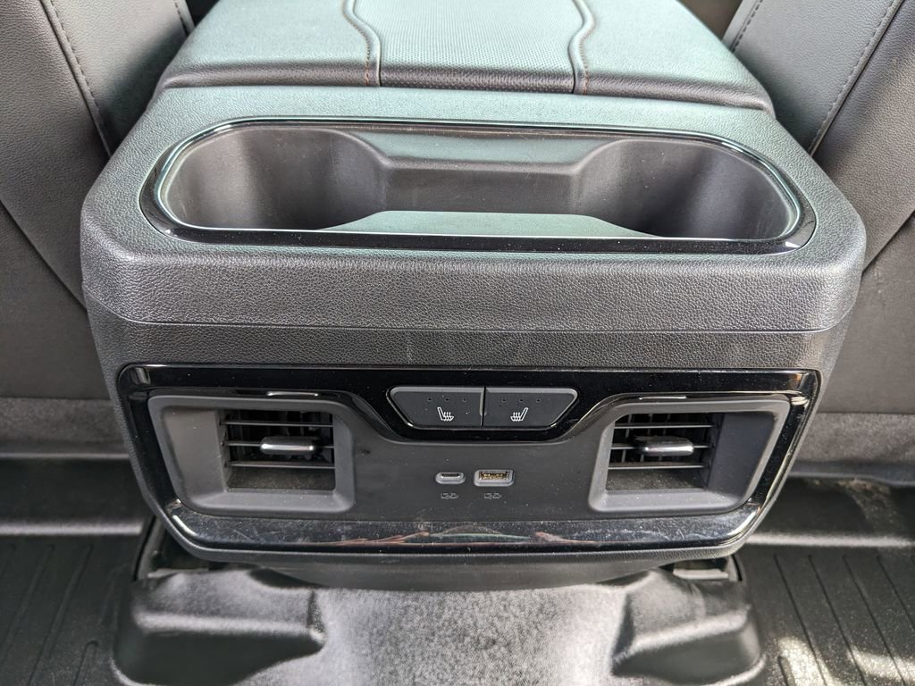 Used 2025 GMC Sierra 2500 AT4 image 43