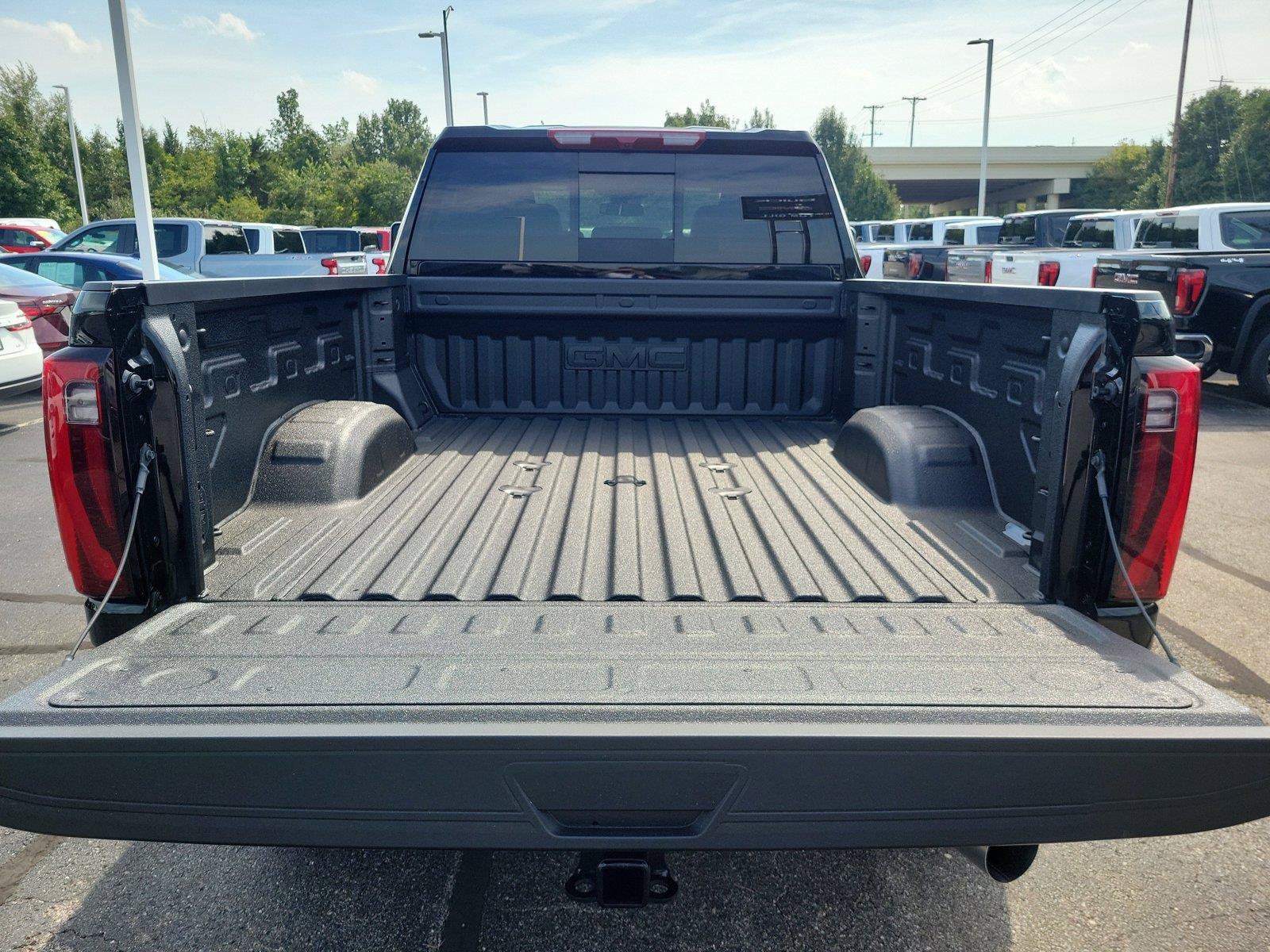 New 2026 GMC Sierra 2500 SLT w/ SLT Premium Package AWD/4WD image 7