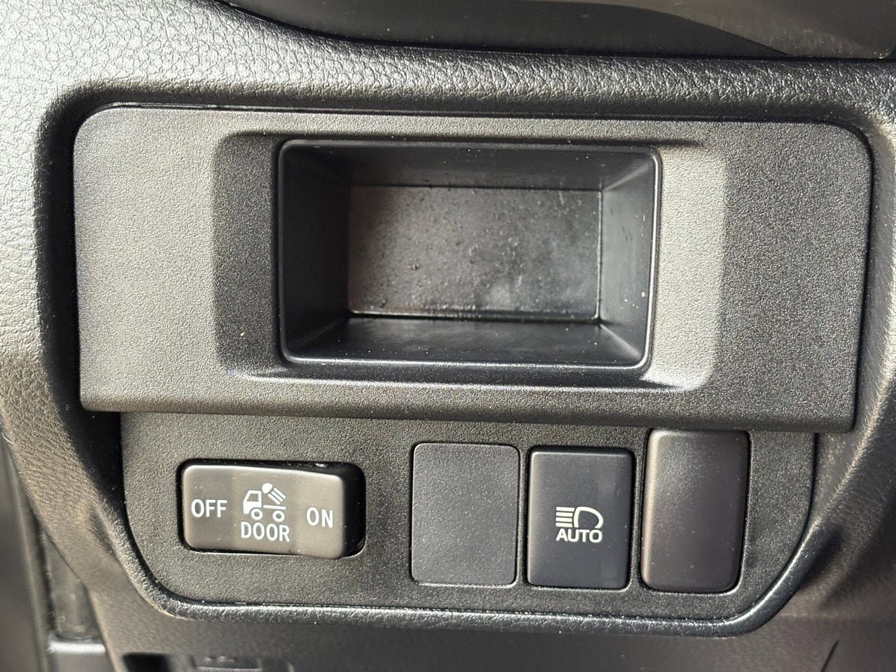 Used 2019 Toyota Tacoma SR5 AWD/4WD image 22