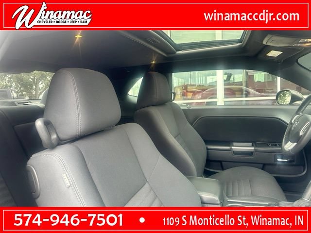 Used 2014 Dodge Challenger R/T RWD image 8