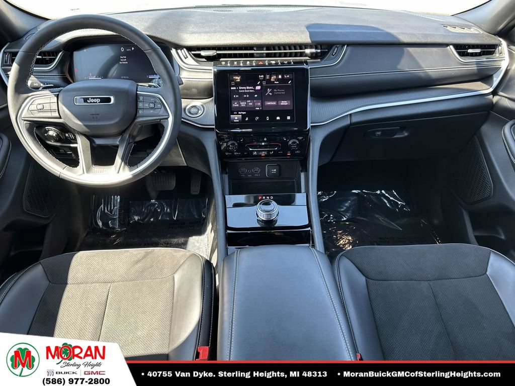 Used 2023 Jeep Grand Cherokee Altitude AWD/4WD image 13