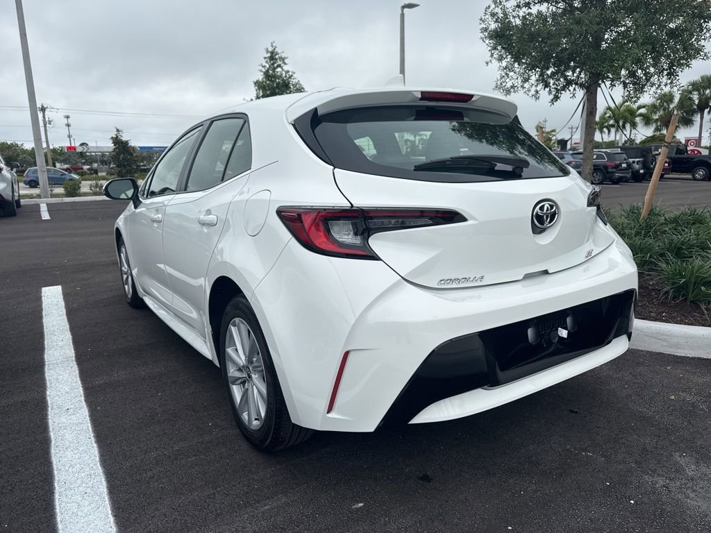 Used 2025 Toyota Corolla SE image 2