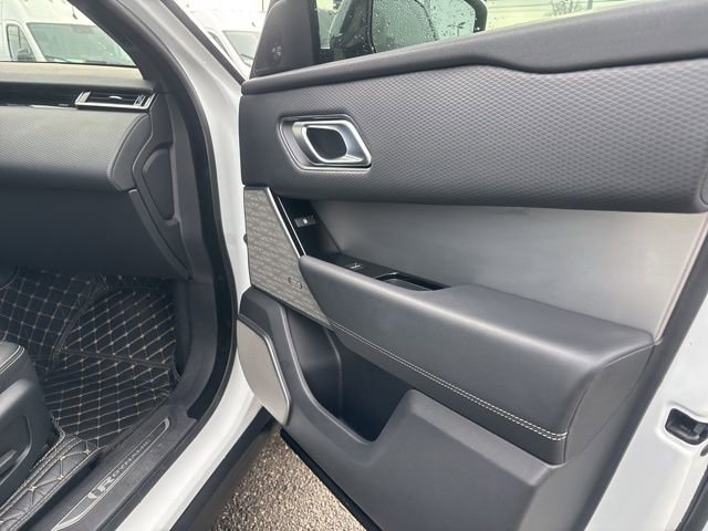Used 2019 Land Rover Range Rover Velar R-Dynamic SE image 9
