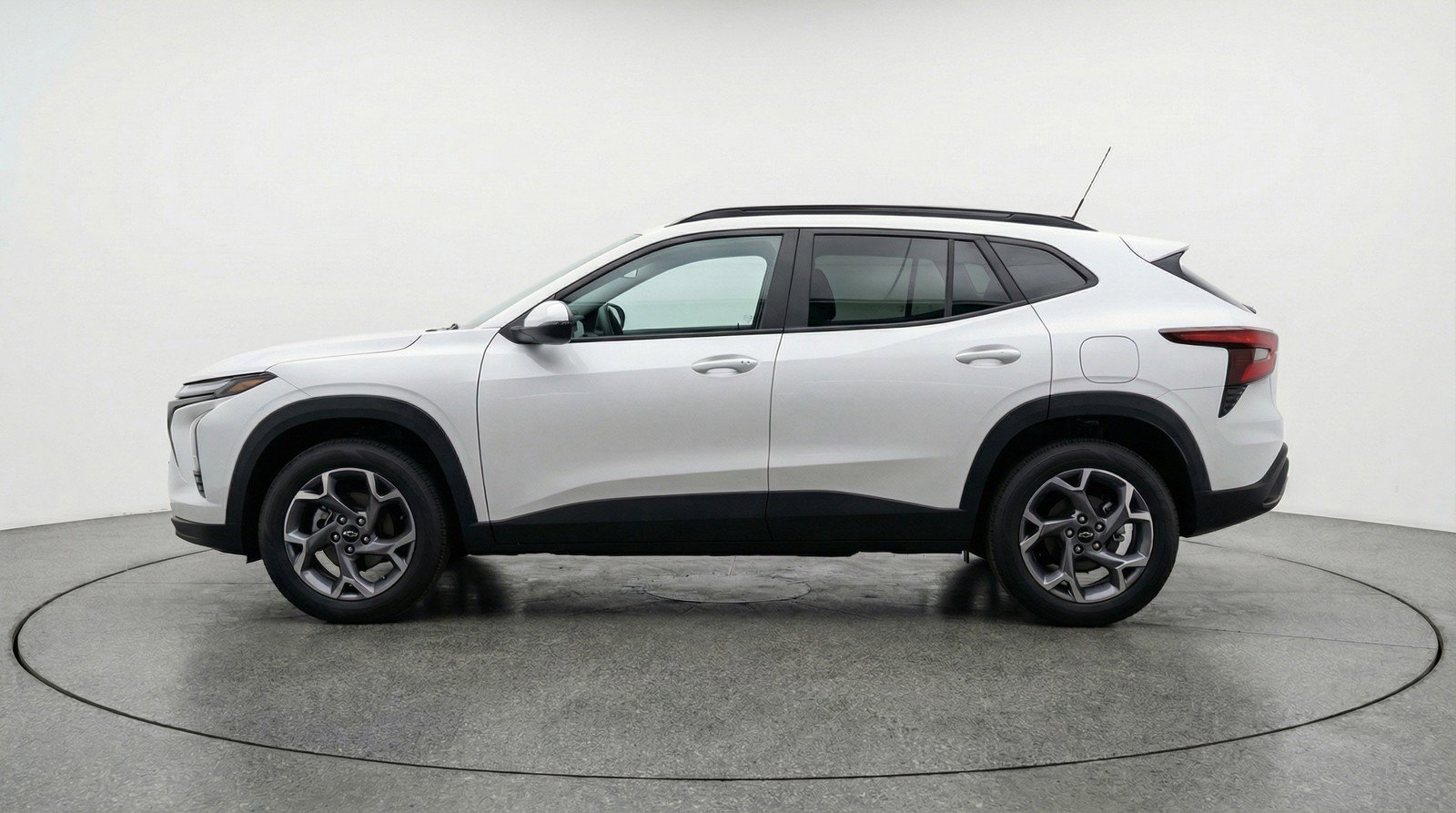 Used 2025 Chevrolet Trax LT w/ LT Convenience Package FWD image 5