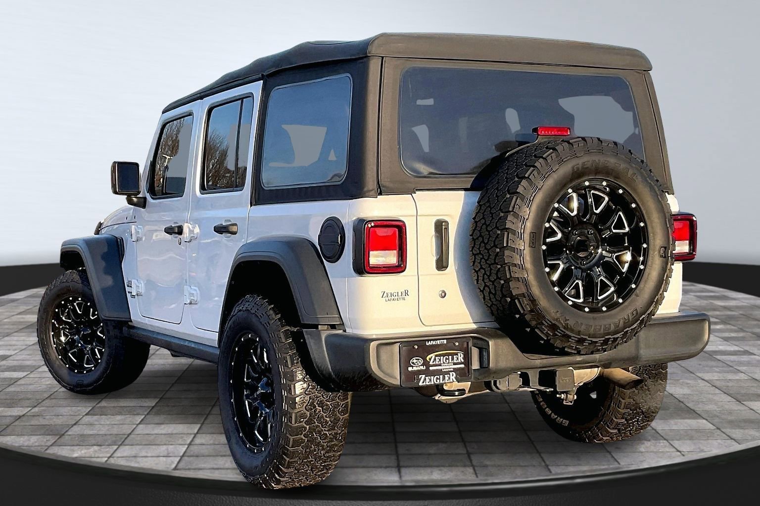 Used 2018 Jeep Wrangler Unlimited Sport image 11
