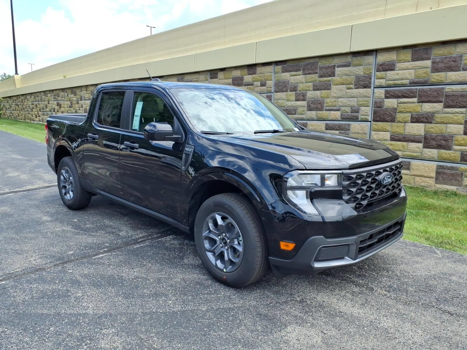 New 2026 Ford Maverick XLT w/ Equipment Group 301A AWD/4WD image 2