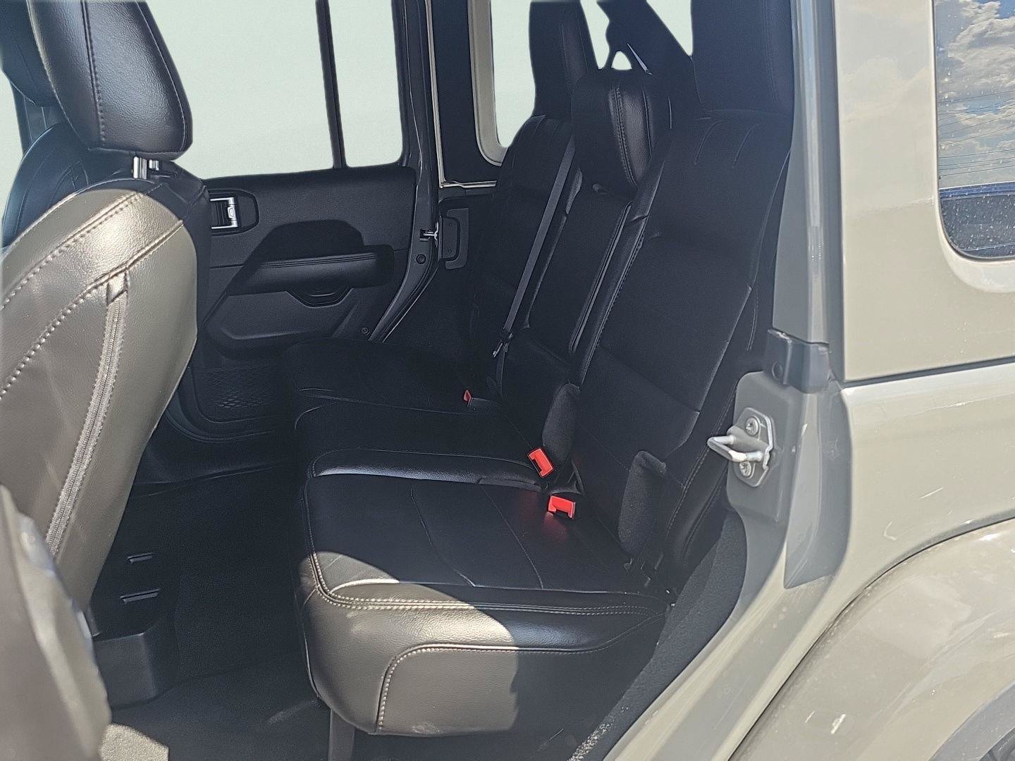 Used 2022 Jeep Wrangler Unlimited Sahara AWD/4WD image 21