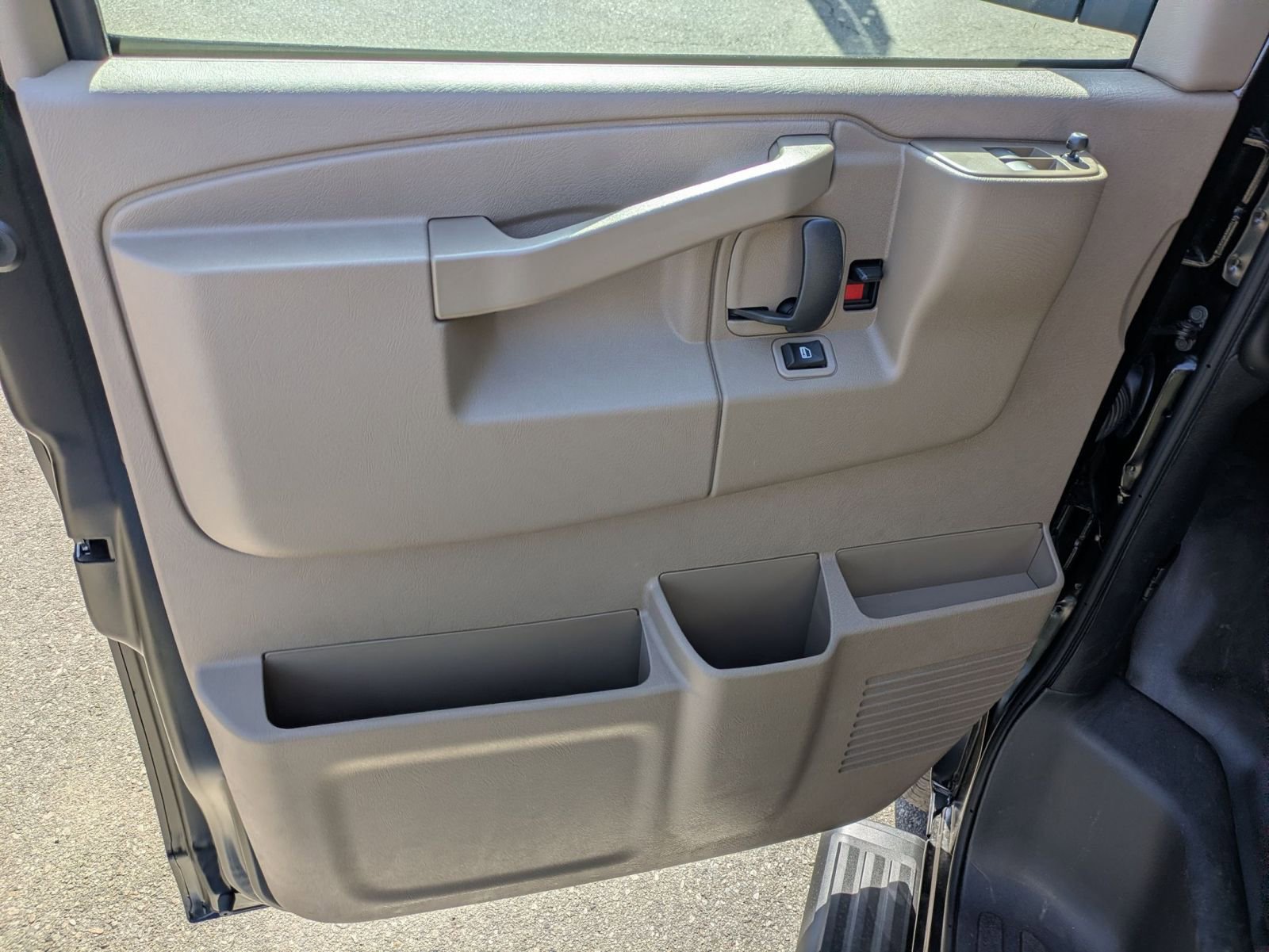 New 2026 Chevrolet Express 3500 RWD image 7