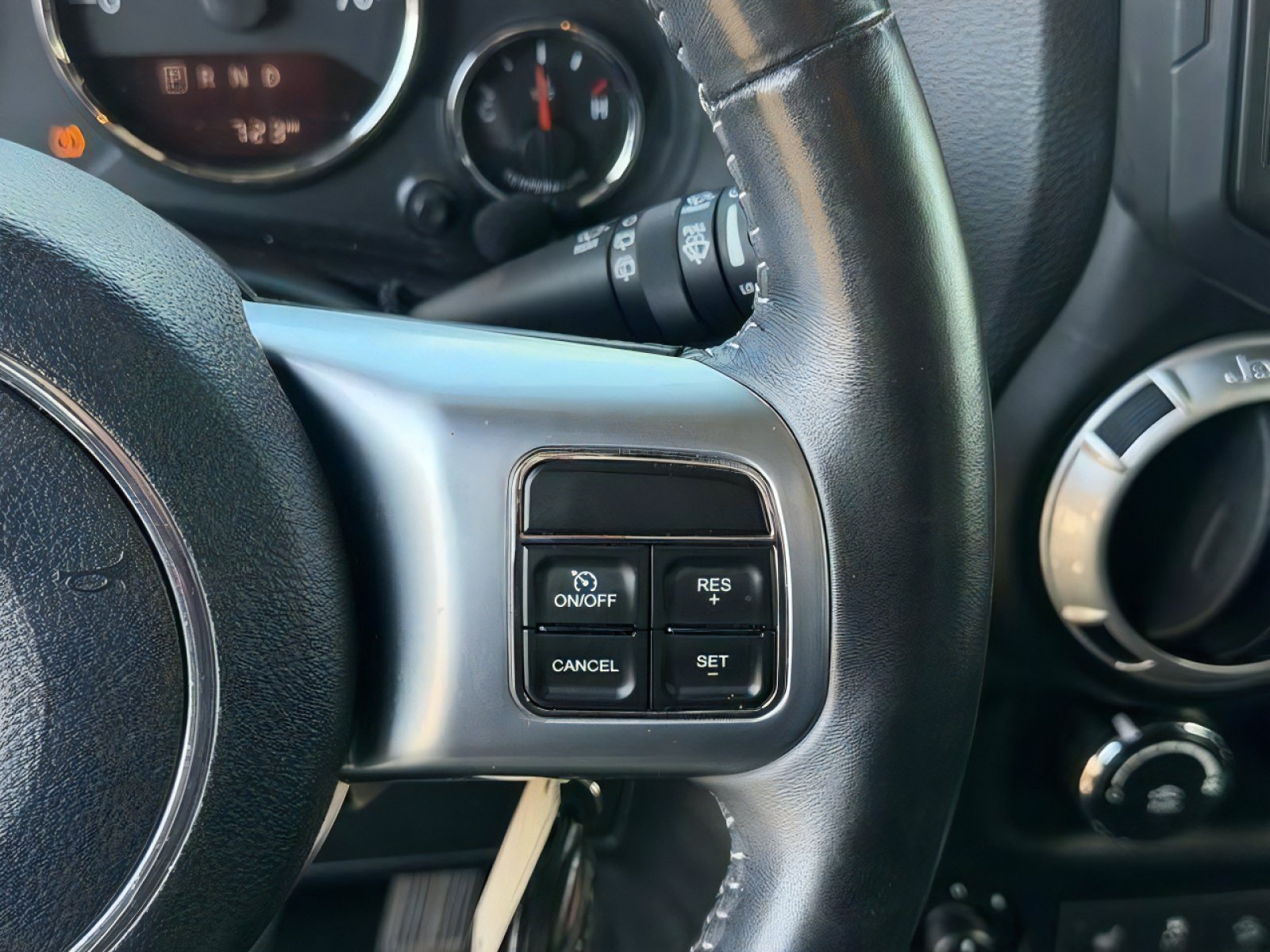 Used 2016 Jeep Wrangler Unlimited Rubicon AWD/4WD image 18