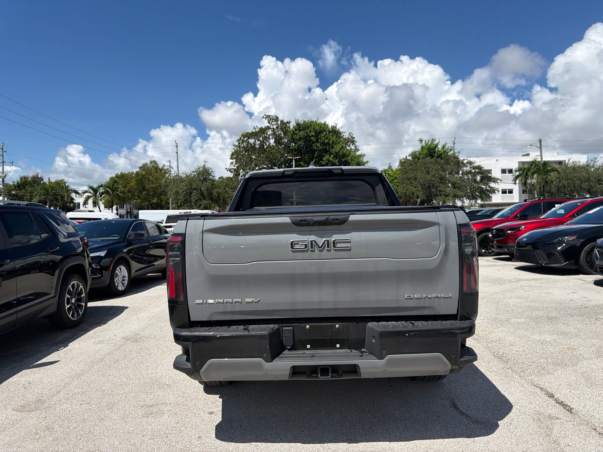 Used 2024 GMC Sierra EV Denali AWD/4WD image 7