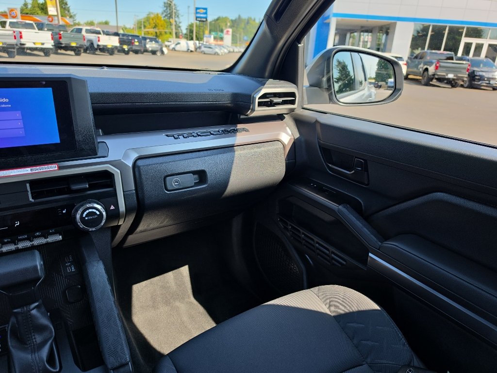 Certified 2025 Toyota Tacoma SR5 AWD/4WD image 21