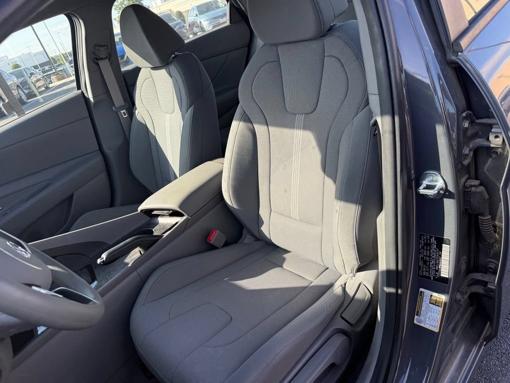 Certified 2023 Hyundai Elantra SE w/ Preferred Accessory Package FWD image 8