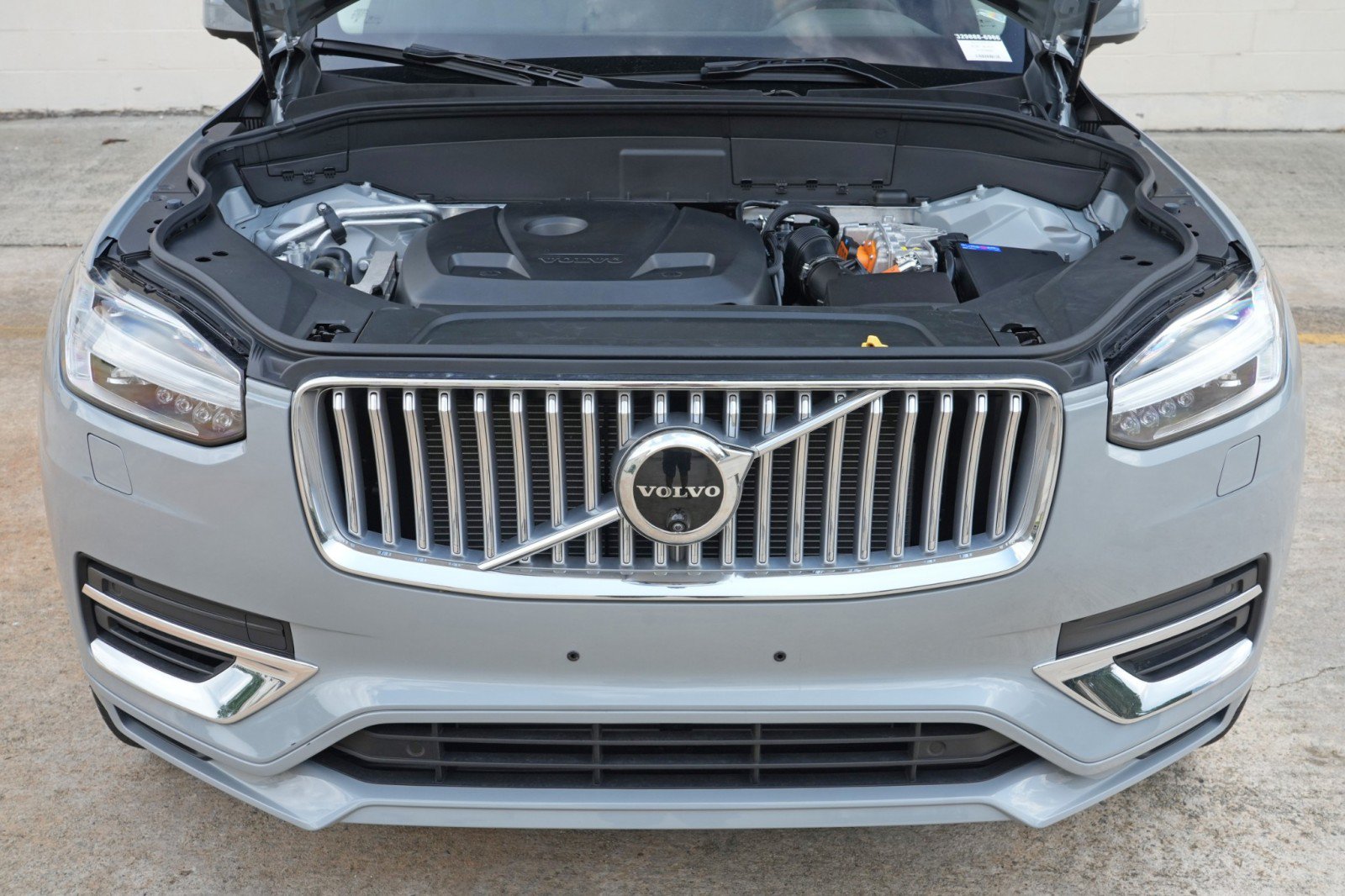Used 2025 Volvo XC90 T8 Plus w/ Protection Package Premier AWD/4WD image 8