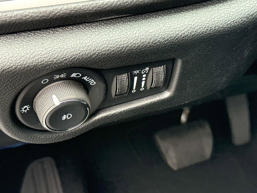 New 2026 Chrysler Pacifica Select image 24