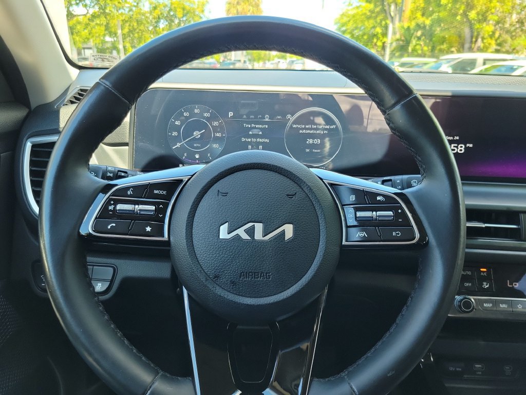 Certified 2024 Kia Seltos EX FWD image 18