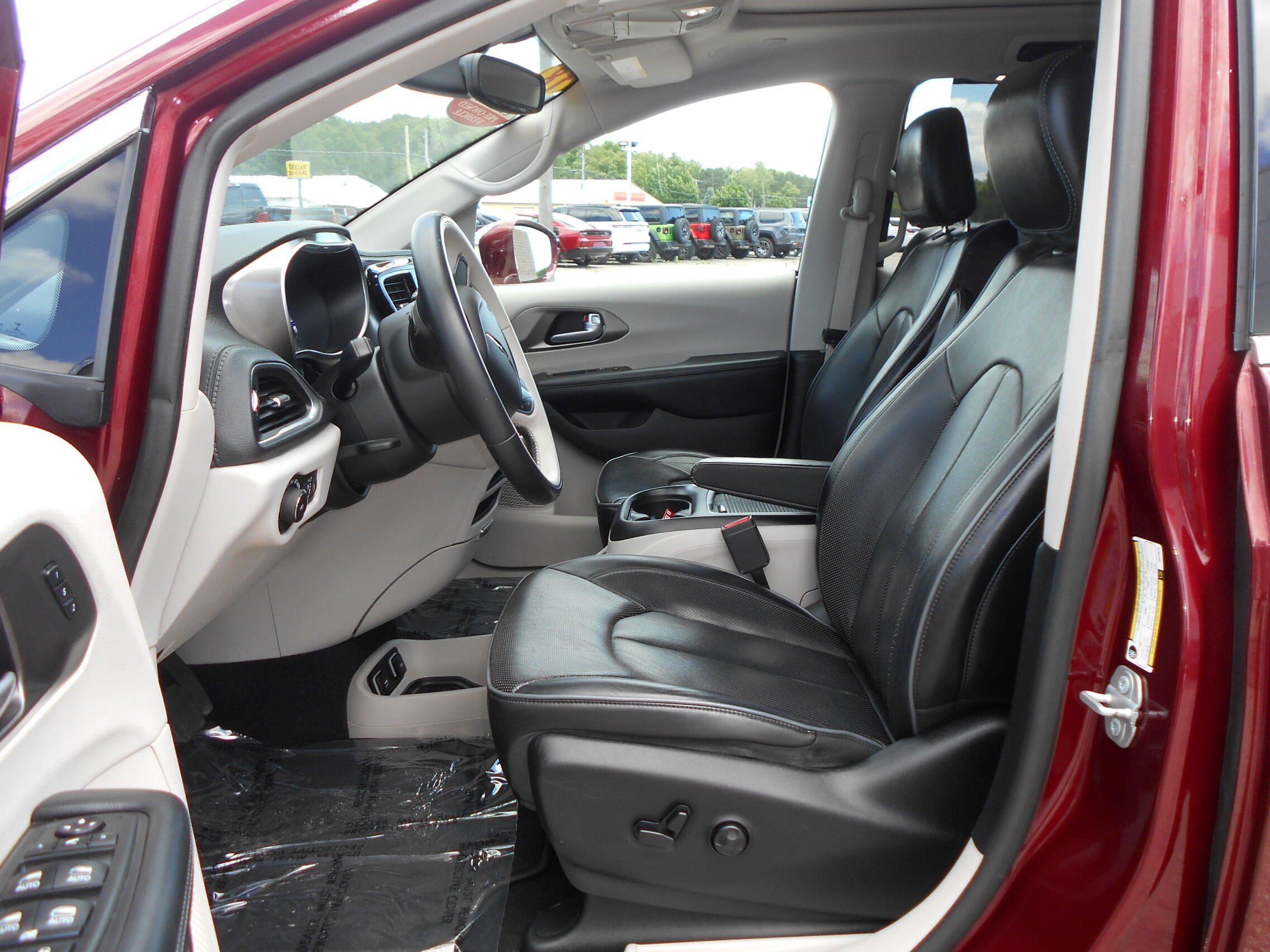 Certified 2018 Chrysler Pacifica Limited FWD image 6