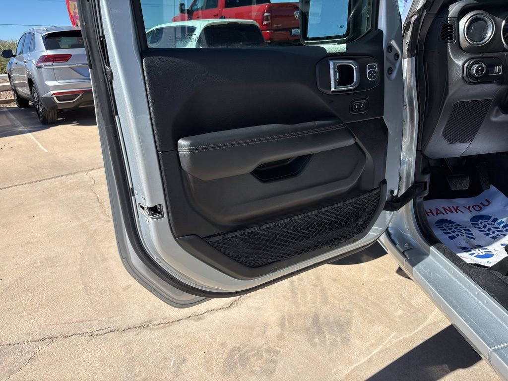 Certified 2023 Jeep Gladiator Overland AWD/4WD image 13