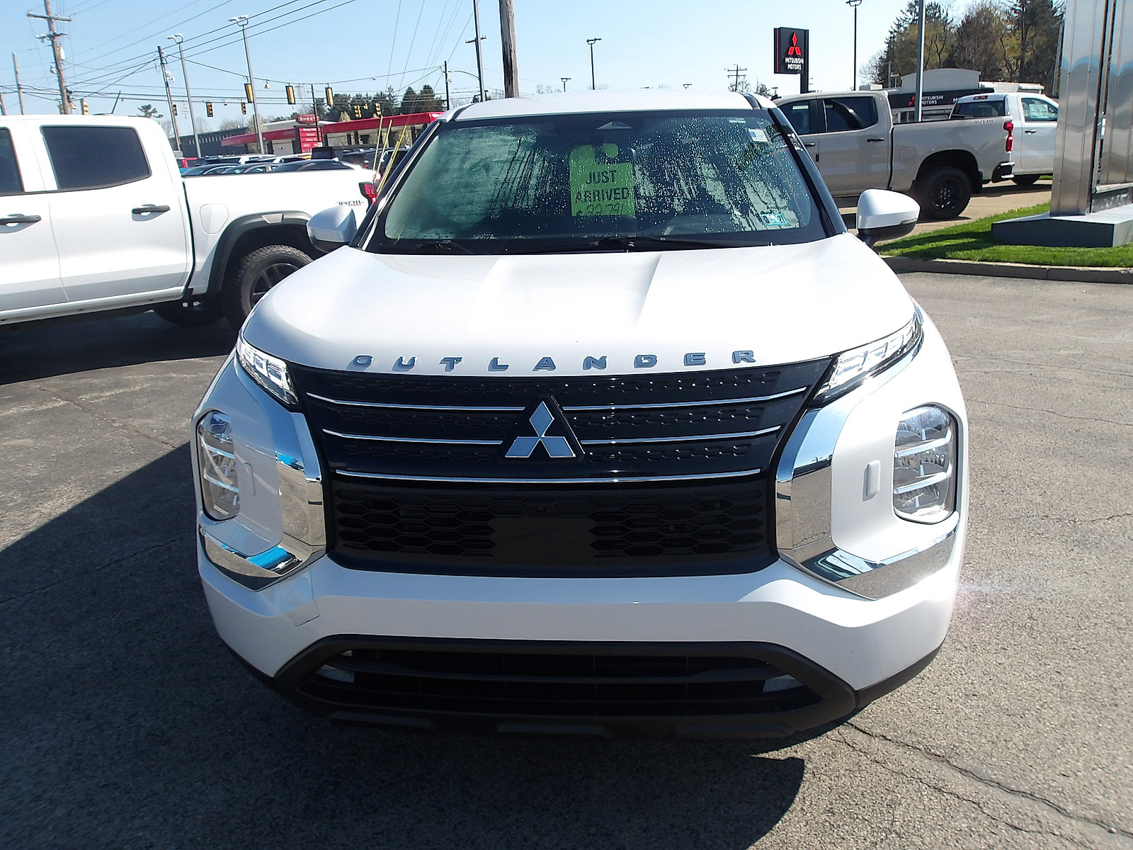 Used 2024 Mitsubishi Outlander ES image 2