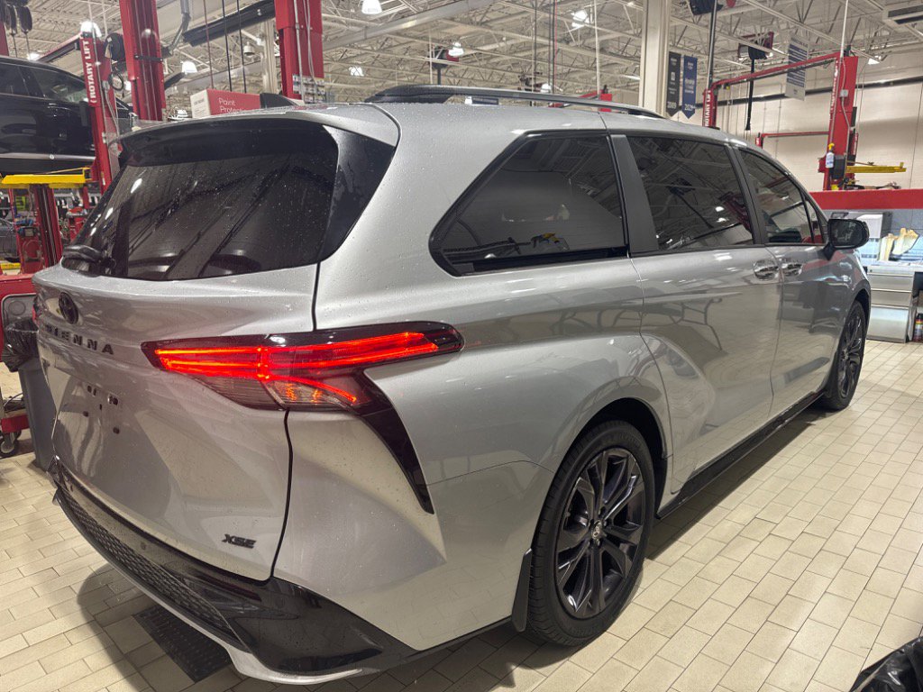Used 2025 Toyota Sienna XSE w/ XSE Plus Package image 13