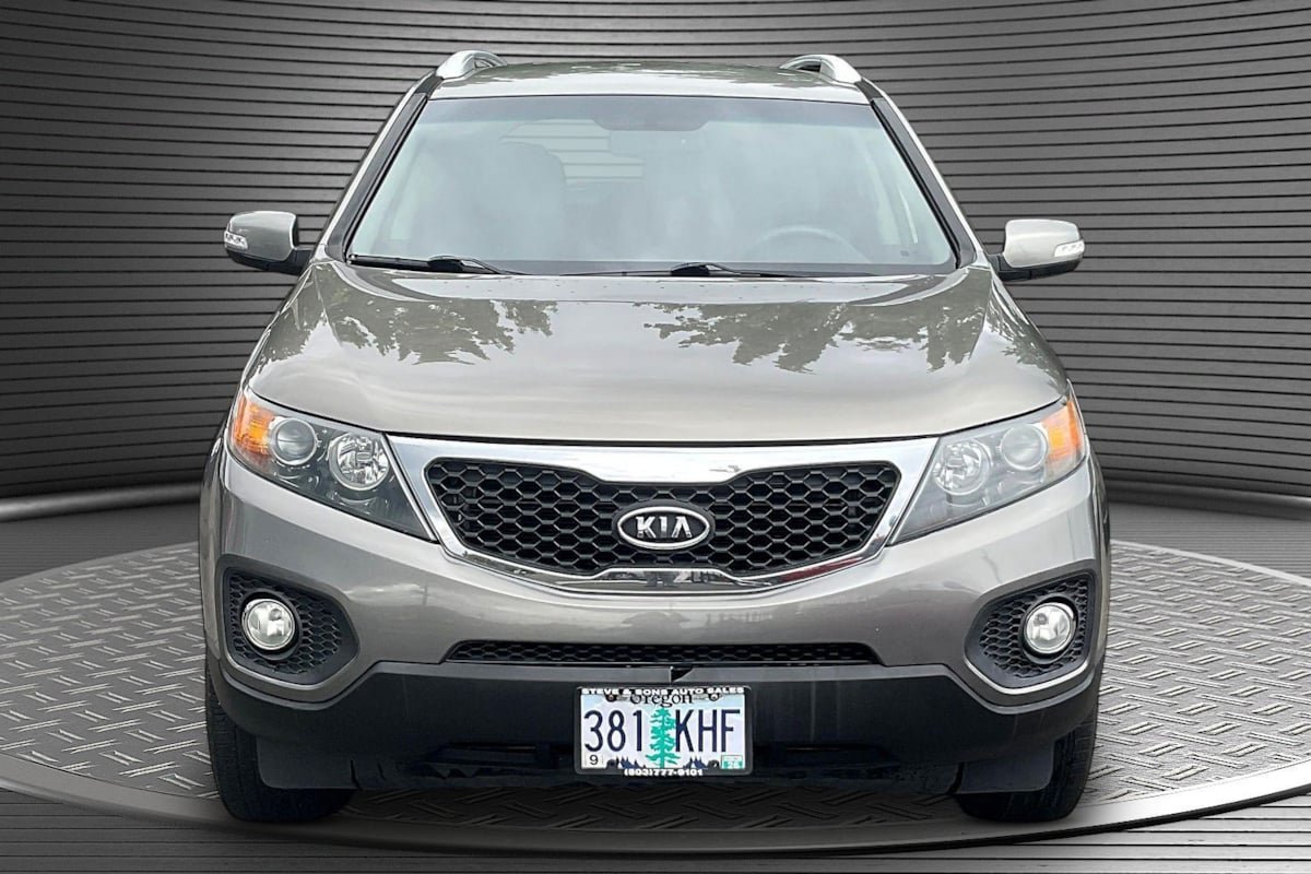 Used 2011 Kia Sorento 2WD w/ Convenience Pkg image 2